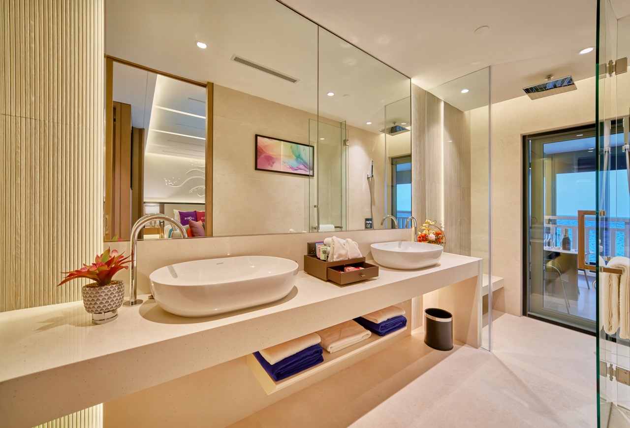 Professionally photographed property showroom bathroom